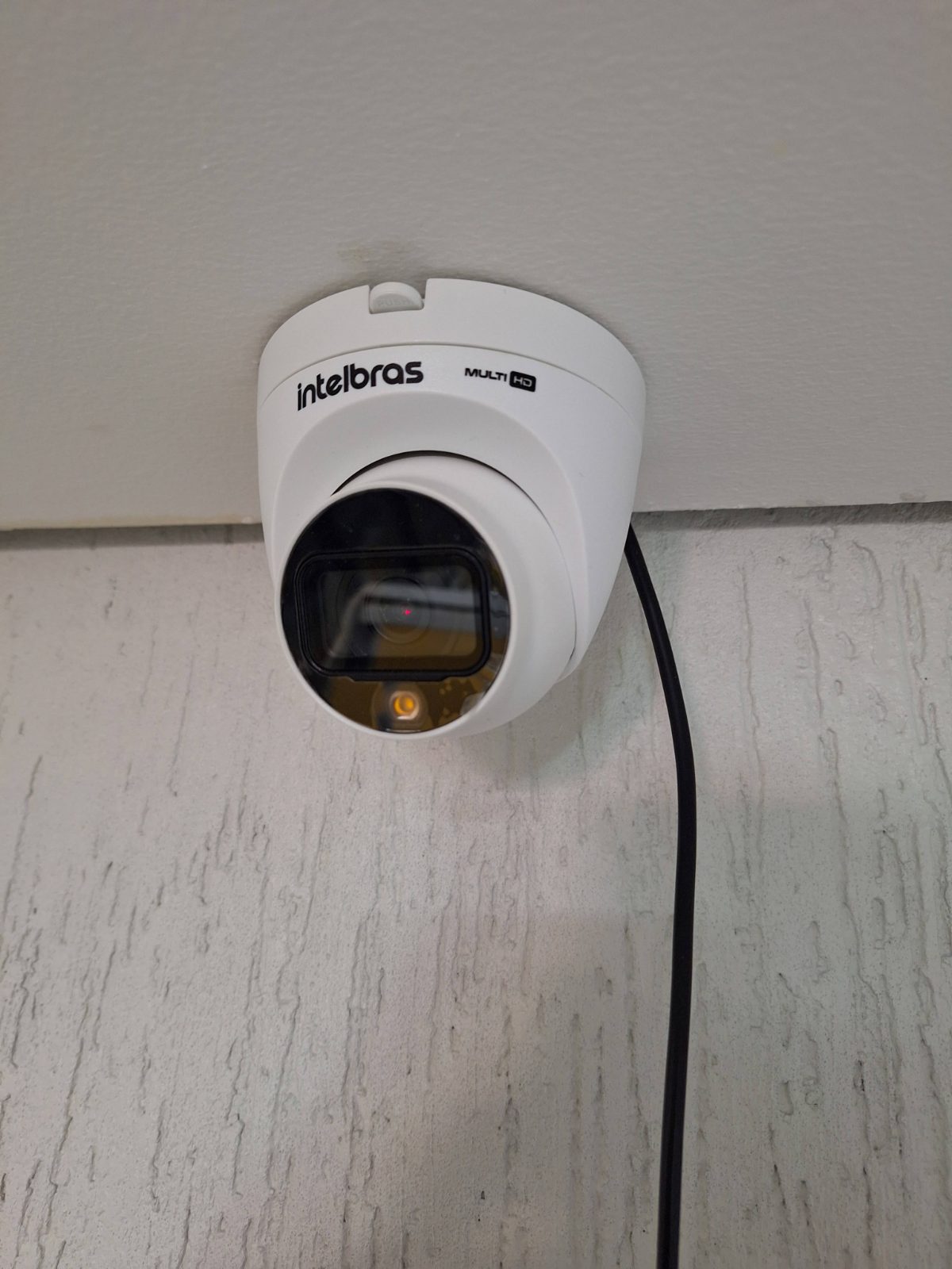 Câmera de segurança e videoporteiro instalados pela DGL Serviços e Reparos, em Brasília