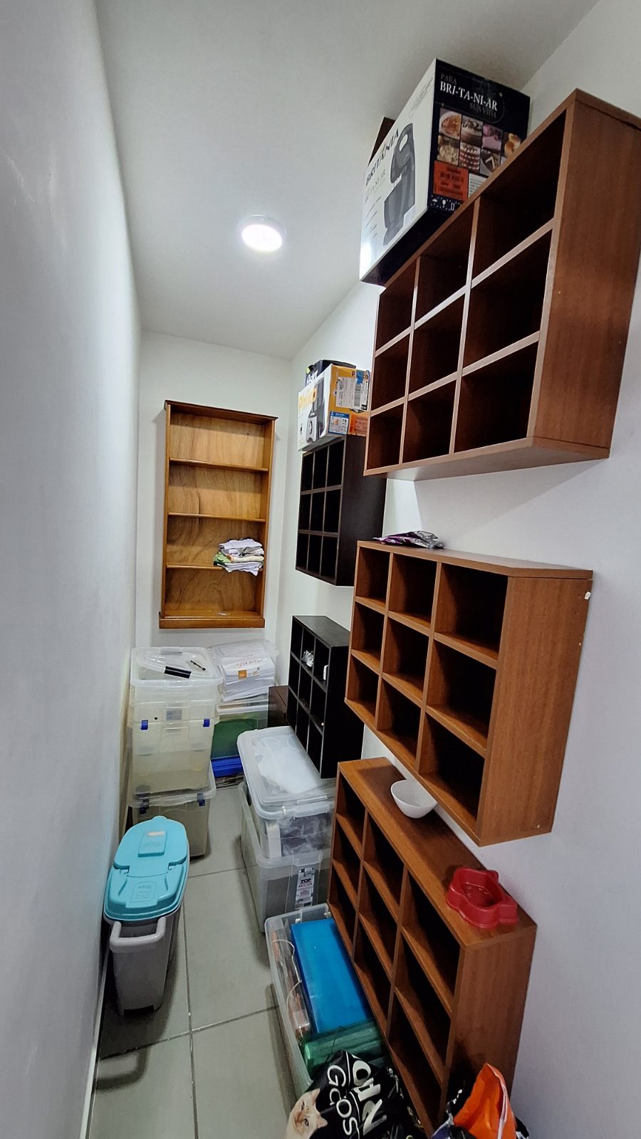Prateleiras e nichos instalados pela DGL Serviços e Reparos, em Brasília
