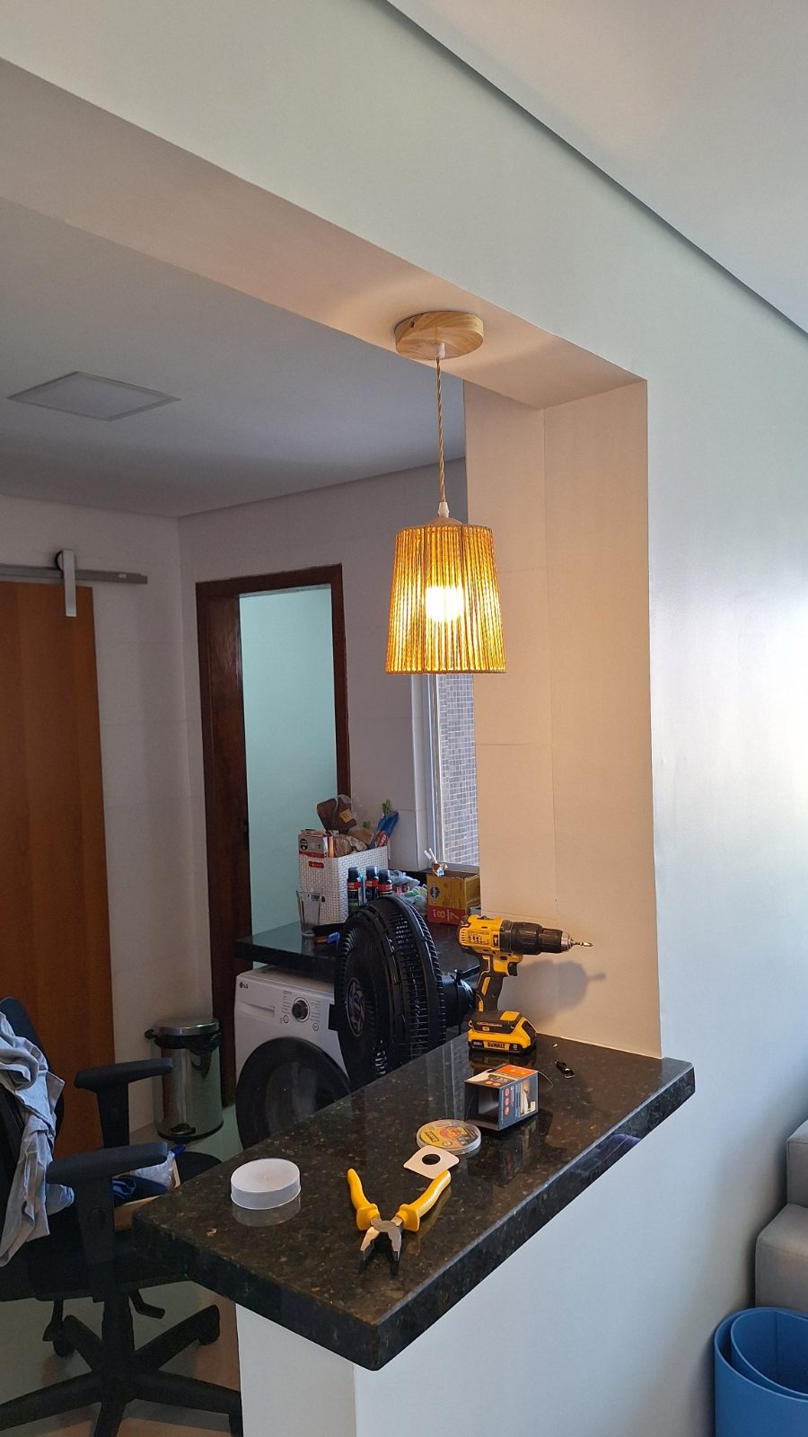Luminária instalada pela DGL Serviços e Reparos, em Brasília