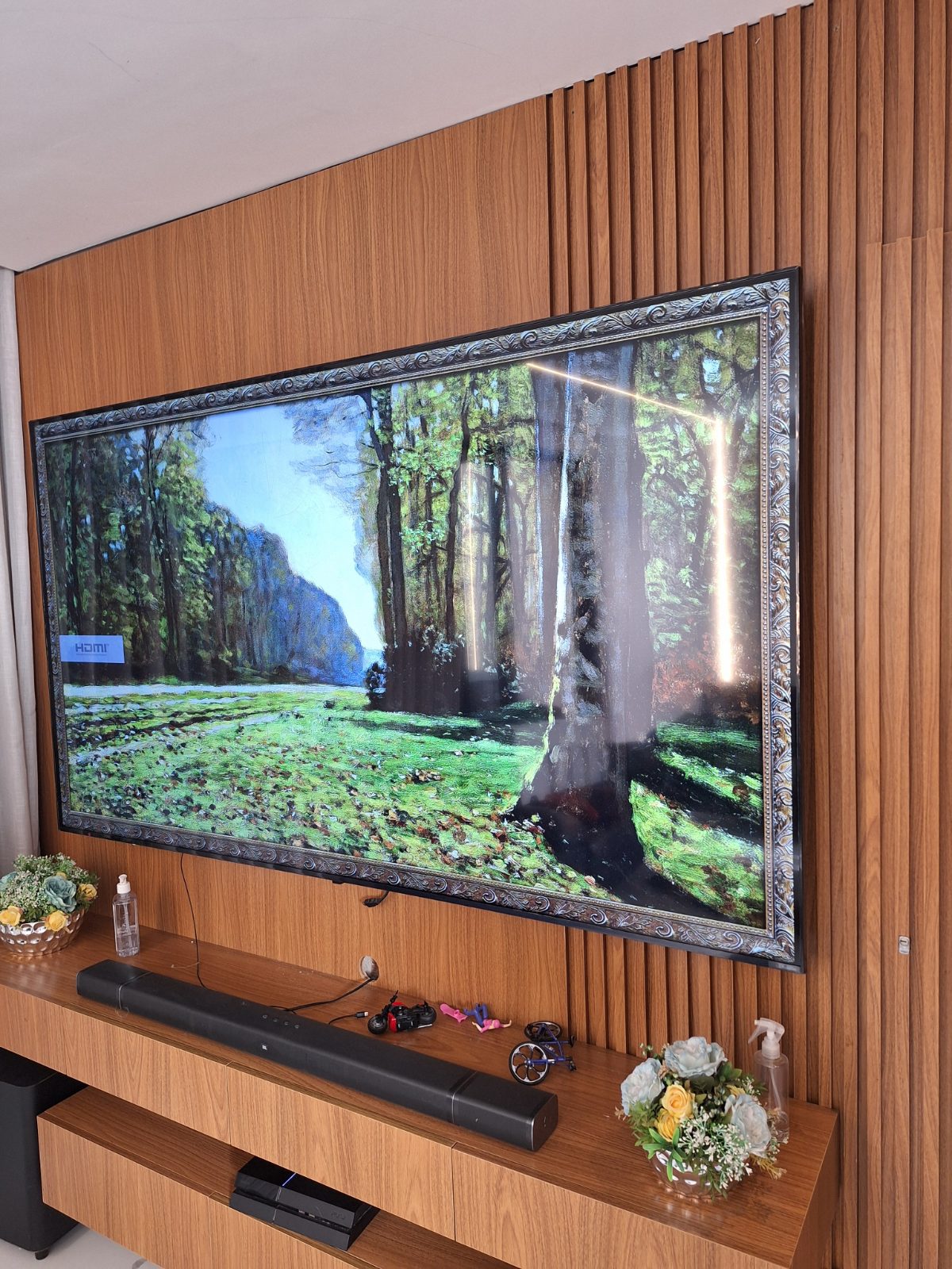 Suporte de TV fixado na parede pela DGL Serviços e Reparos, em Brasília
