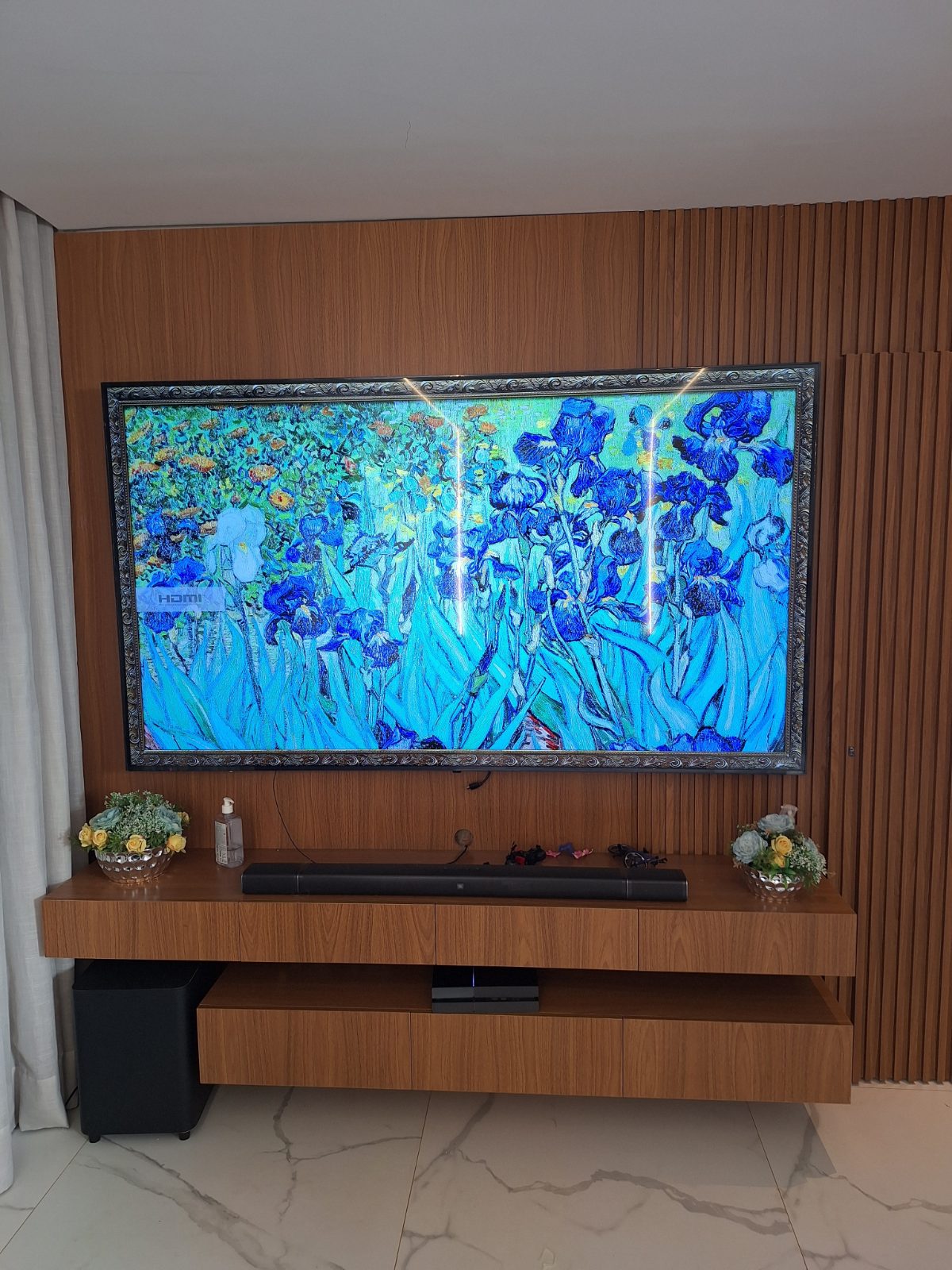 Suporte de TV fixado na parede pela DGL Serviços e Reparos, em Brasília