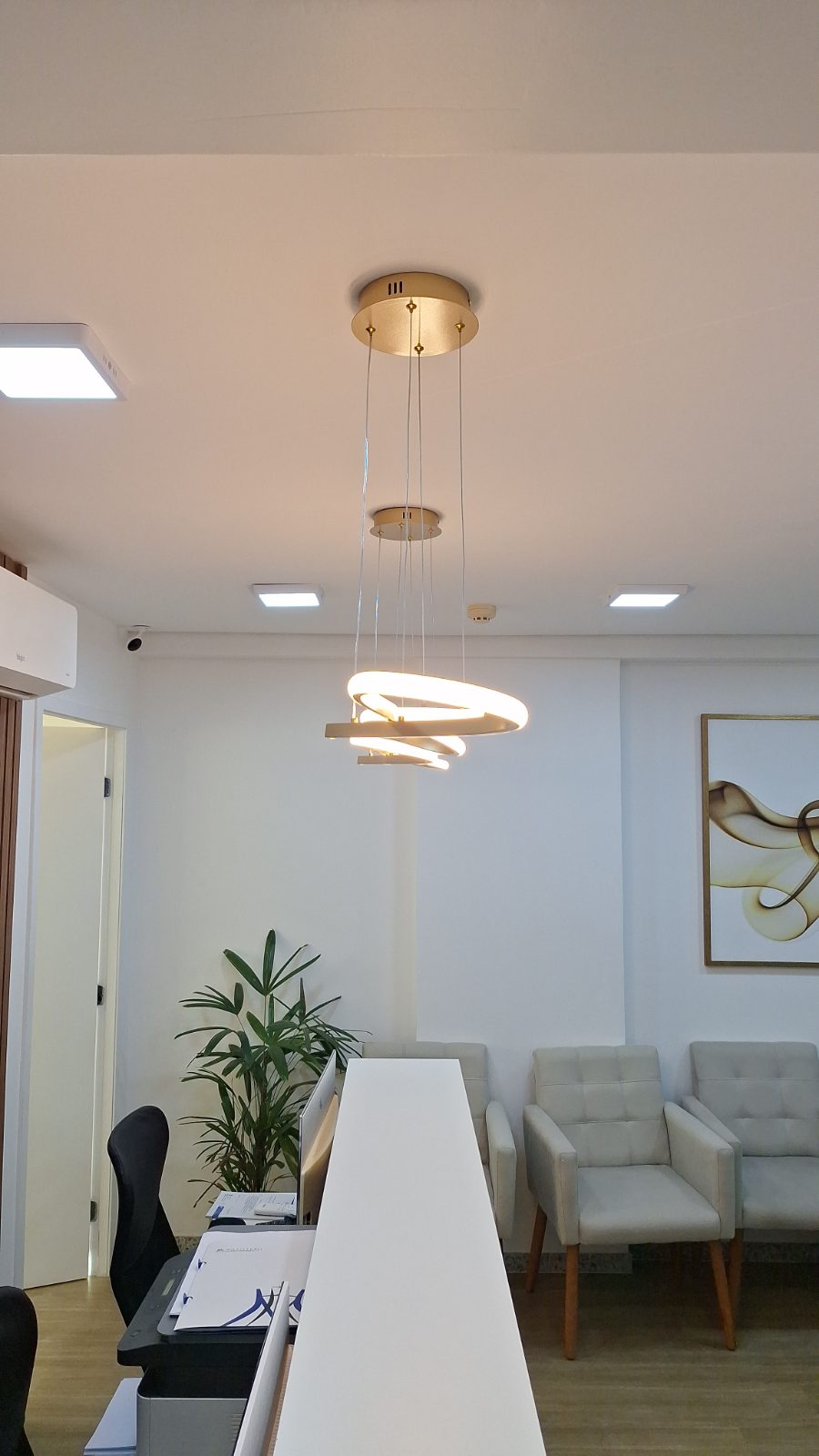 Luminária instalada pela DGL Serviços e Reparos, em Brasília