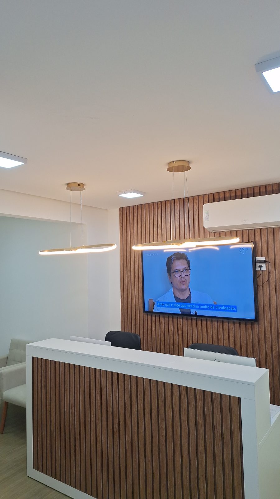 Suporte de TV fixado na parede pela DGL Serviços e Reparos, em Brasília